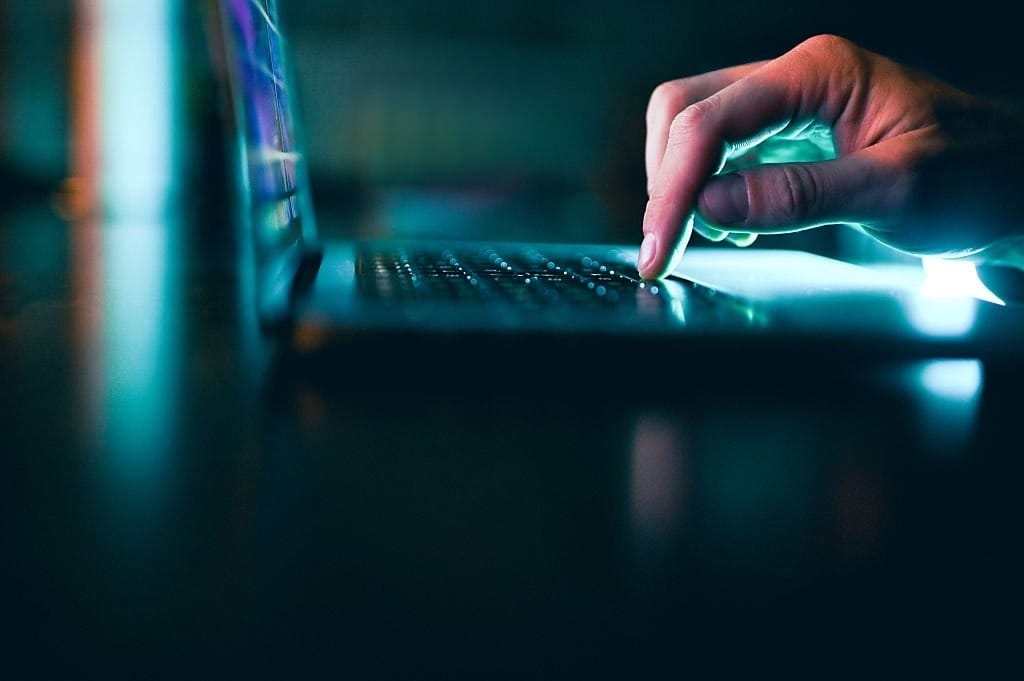 React 19 Server Actions Reset causing unexpected form freezes during frontend application state execution