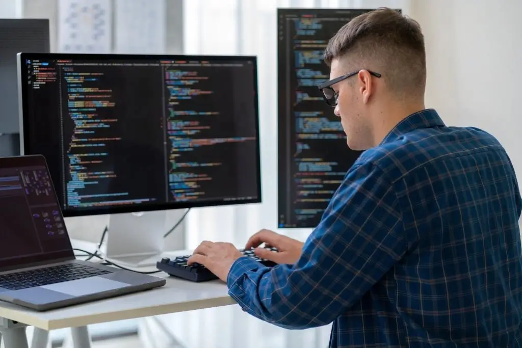 Stop Bolt.new Out of Memory errors and fix virtualized server crashes on Google Chrome browser profiles.