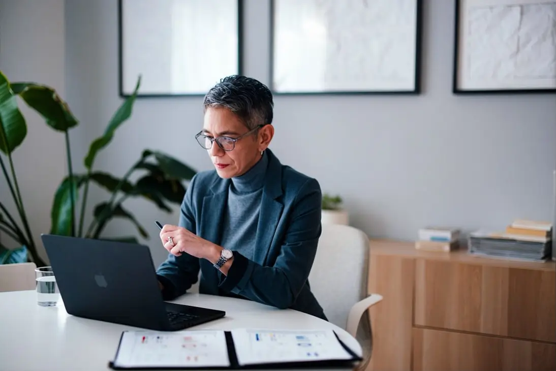 AI contract review software for business contracts